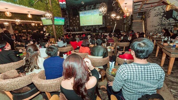 Fan Quán Cà Phê: Hội Những Người Yêu Bóng Đá Không Biên Giới